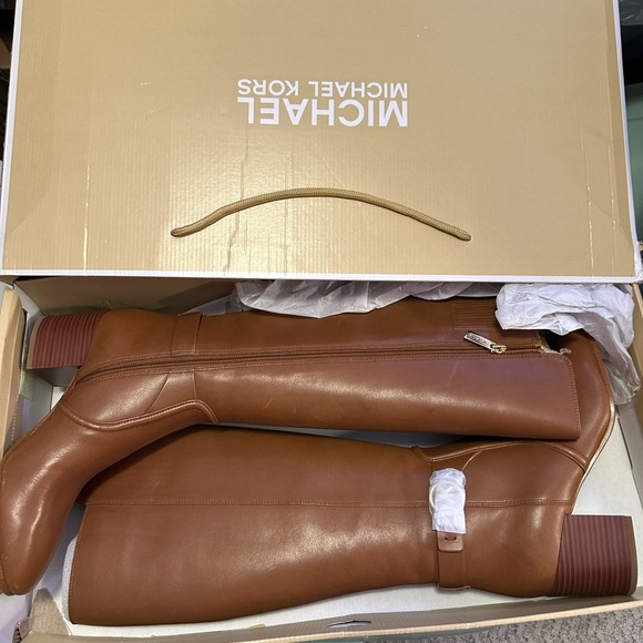 Michael Kors heeled knee high bootsh boots. NIB.box is in bad shape - Picture 6 of 7